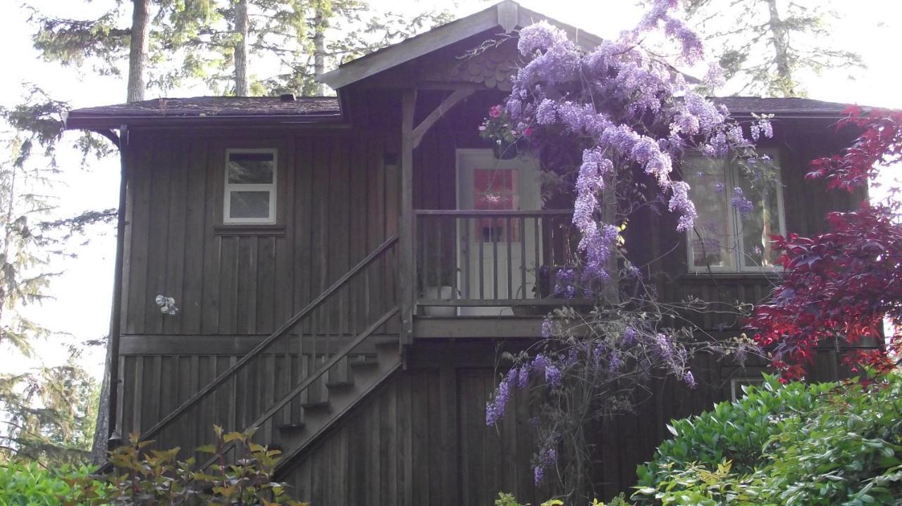 Secret Cove Cottage Suites Halfmoon Bay Exterior photo